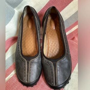 Privo Women’s Dark Brown and Black Loafers